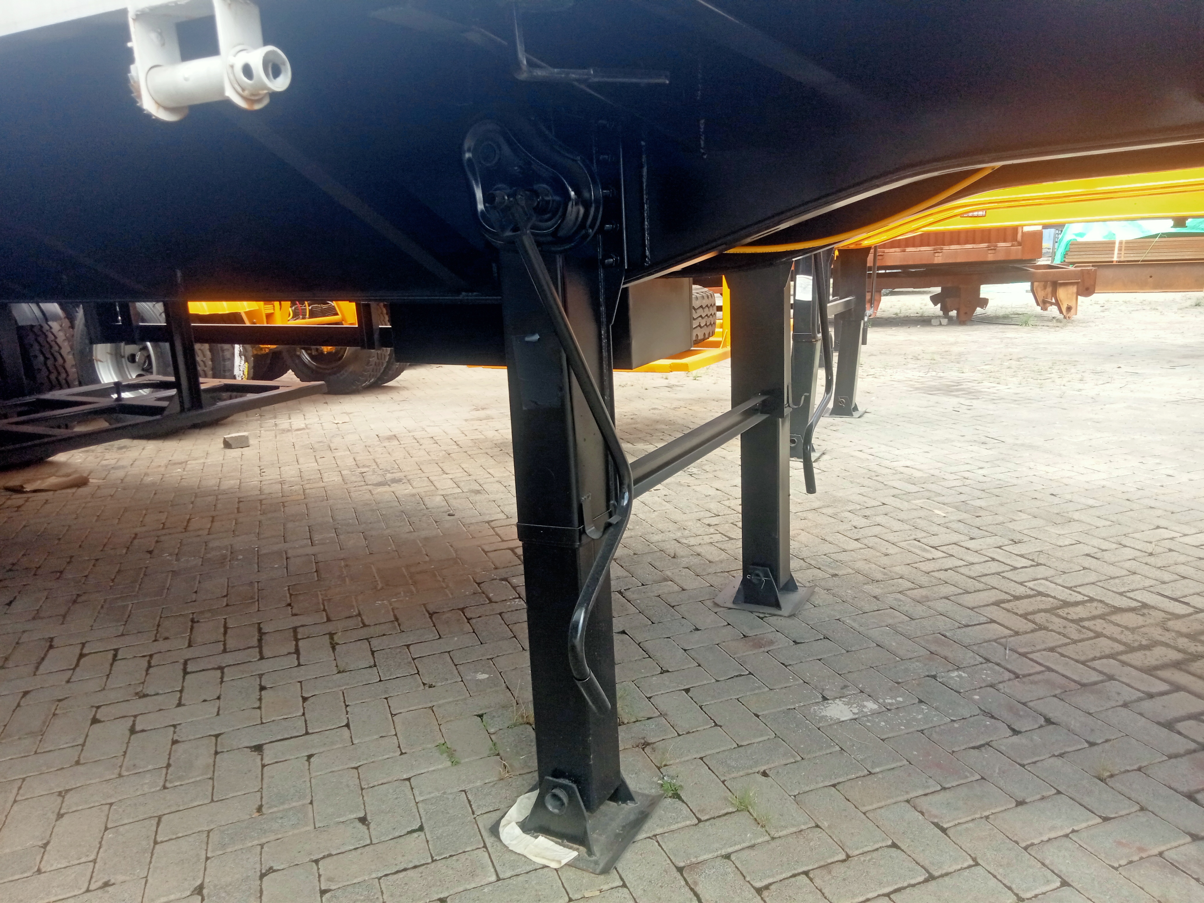 CIMC Flatbed Trailer 9